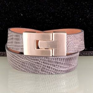 Lizard wrap bracelet with metal closure